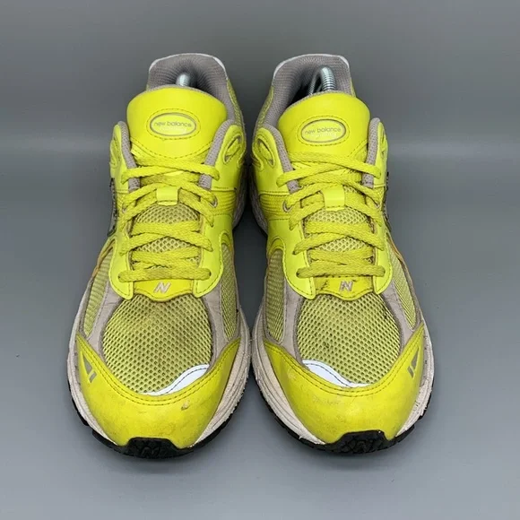 New Balance 2002R Sulpher Yellow Running Shoes M2002RLC Men’s Sz‎ 9